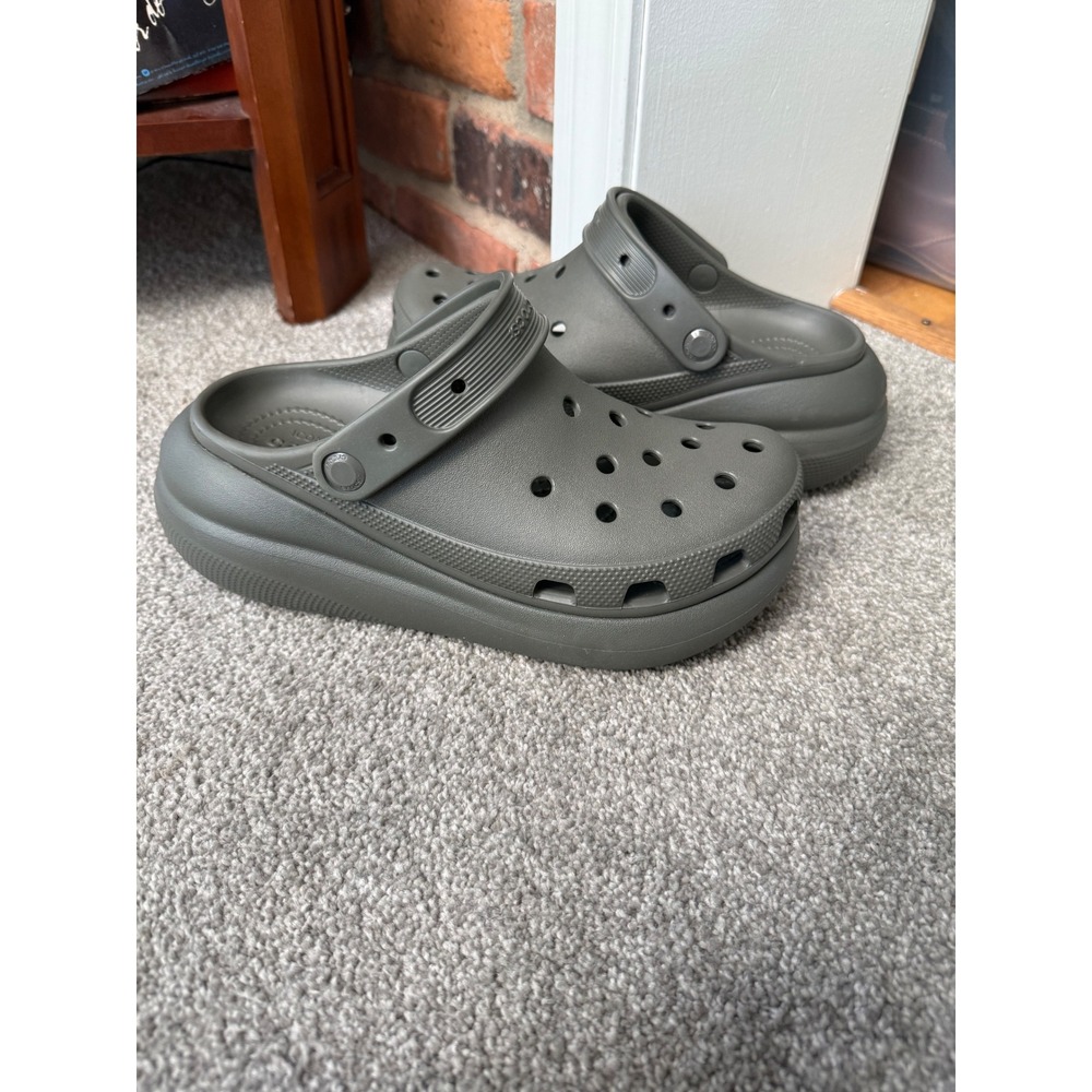 Crocs Men and Women's Classic Crush Clog Men's 6 Women's 8 Dusty Olive like new